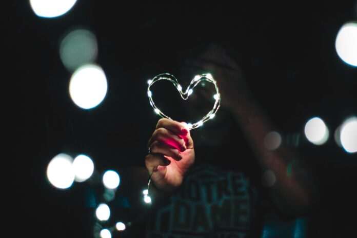 133172-broken_heart-love-finger-heart-human_body-5184x3456