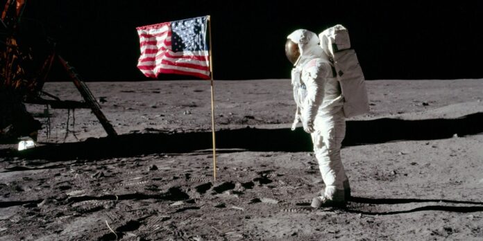 landscape-1437409095-neil-armstrong